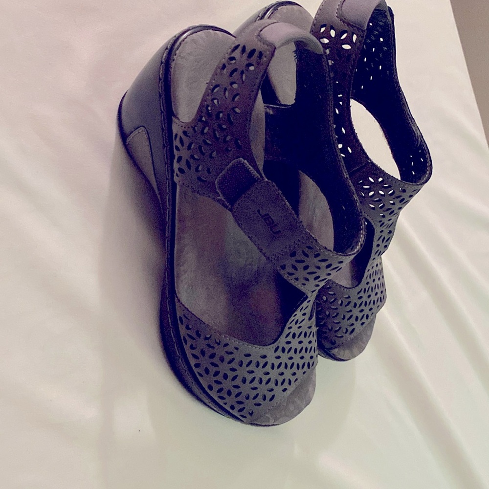 JBU wedge sandal size 7 like new.